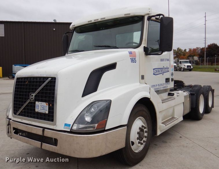 image for item JL9884 2015 Volvo VN  semi truck