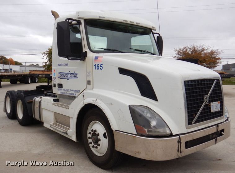 image for item JL9884 2015 Volvo VN  semi truck