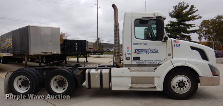 image for item JL9884 2015 Volvo VN  semi truck