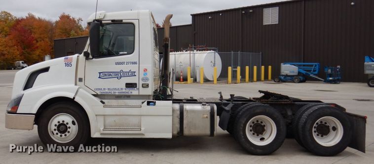 image for item JL9884 2015 Volvo VN  semi truck