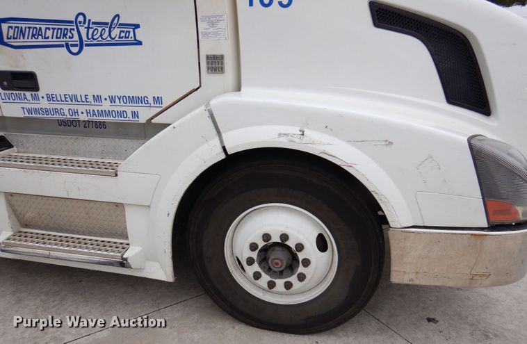 image for item JL9884 2015 Volvo VN  semi truck