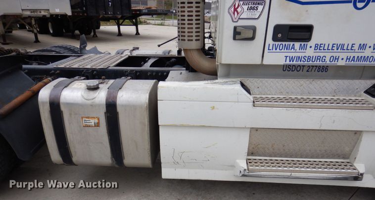 image for item JL9884 2015 Volvo VN  semi truck