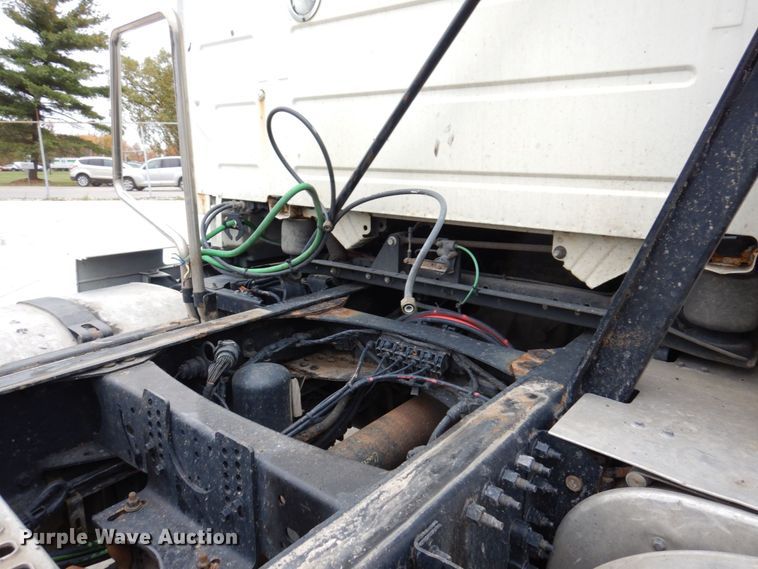 image for item JL9884 2015 Volvo VN  semi truck