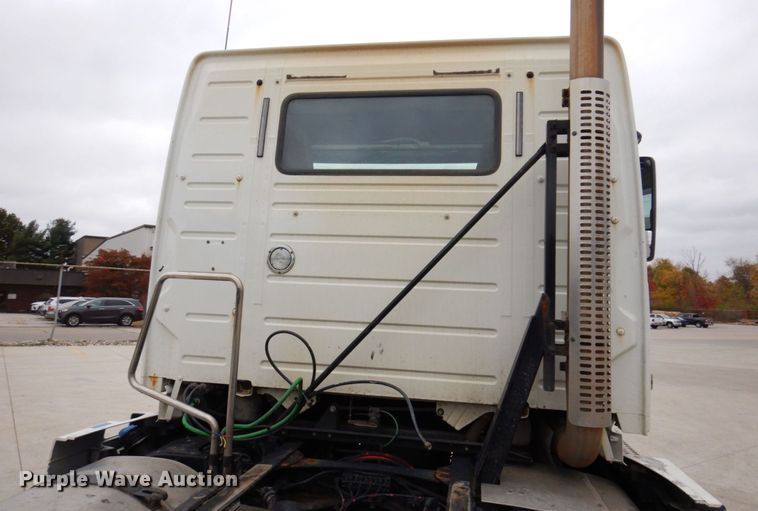 image for item JL9884 2015 Volvo VN  semi truck