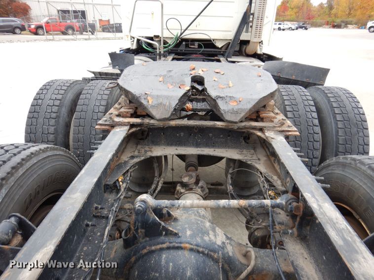 image for item JL9884 2015 Volvo VN  semi truck