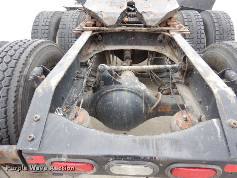 image for item JL9884 2015 Volvo VN  semi truck