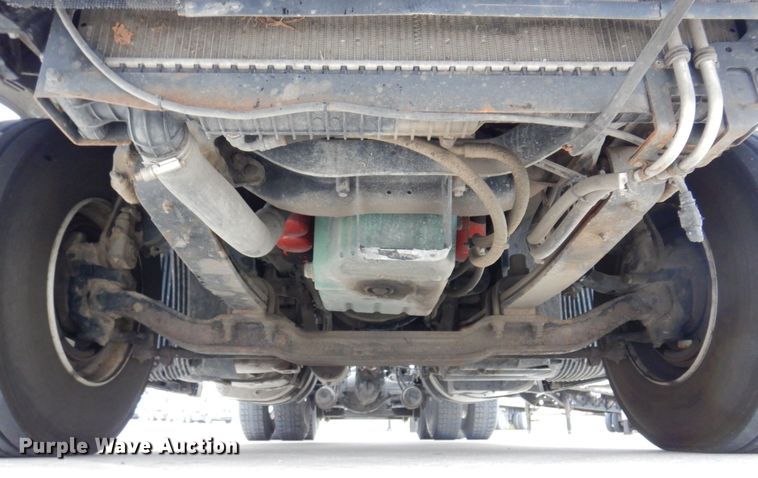 image for item JL9884 2015 Volvo VN  semi truck