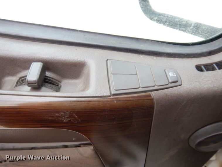 image for item JL9884 2015 Volvo VN  semi truck