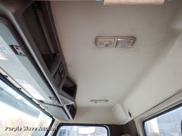 image for item JL9884 2015 Volvo VN  semi truck