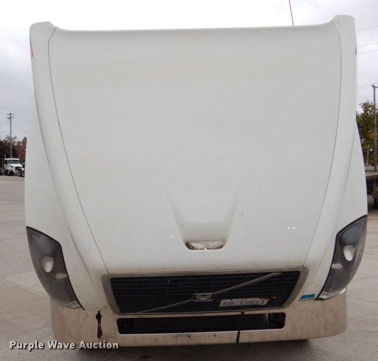 image for item JL9884 2015 Volvo VN  semi truck