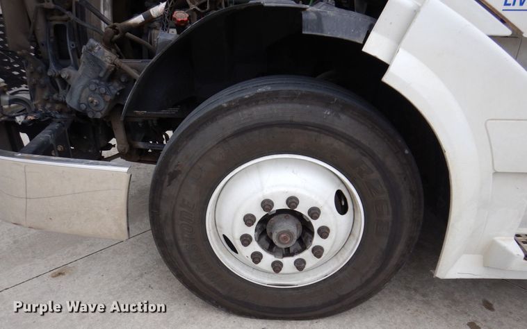 image for item JL9884 2015 Volvo VN  semi truck