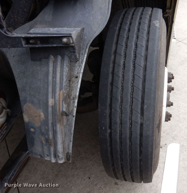 image for item JL9884 2015 Volvo VN  semi truck