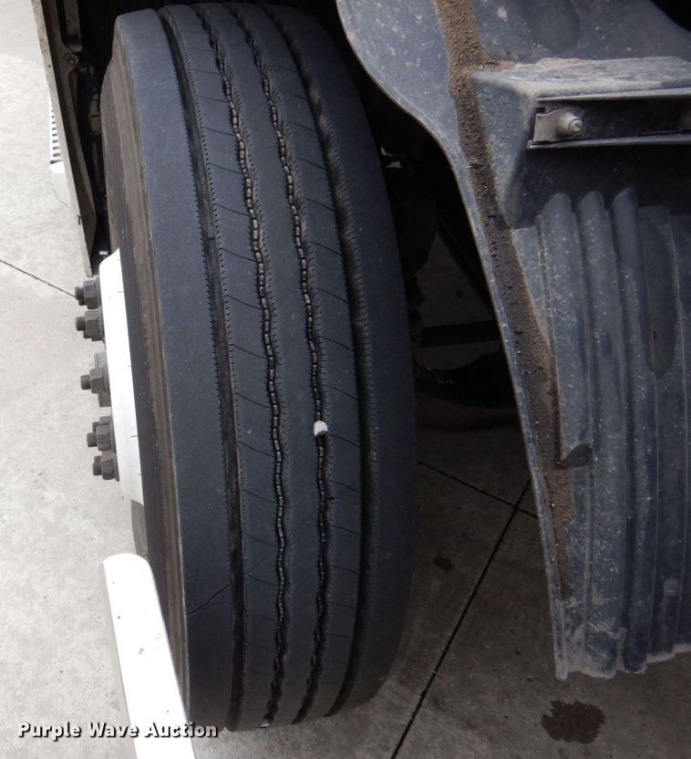 image for item JL9884 2015 Volvo VN  semi truck