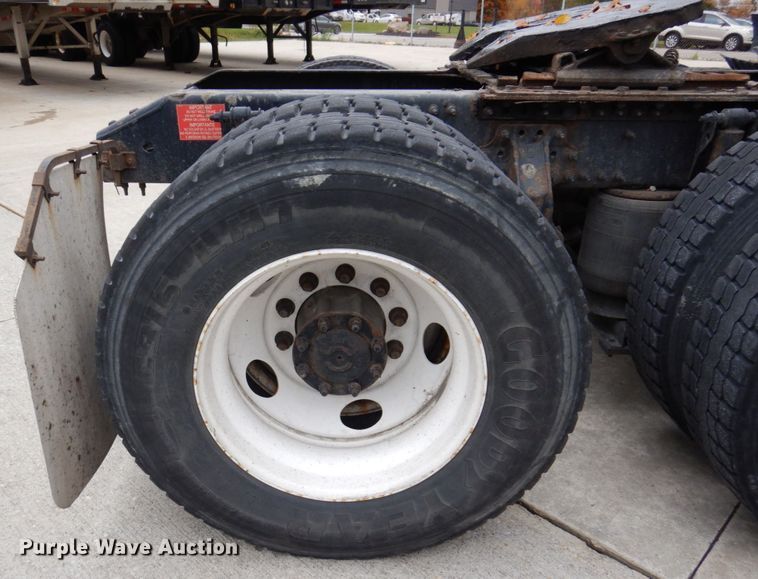 image for item JL9884 2015 Volvo VN  semi truck