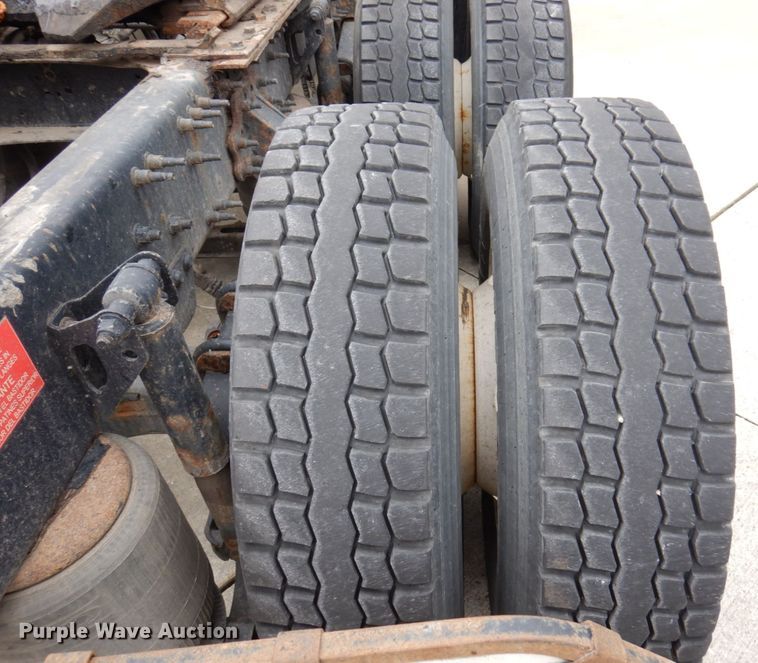 image for item JL9884 2015 Volvo VN  semi truck