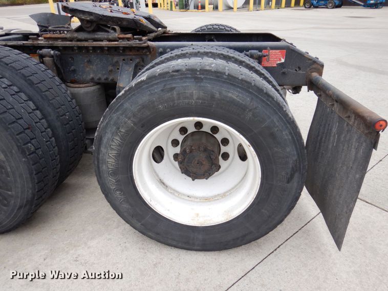 image for item JL9884 2015 Volvo VN  semi truck