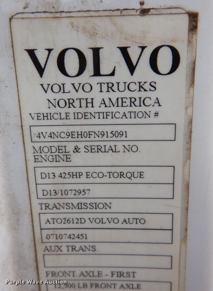 image for item JL9884 2015 Volvo VN  semi truck