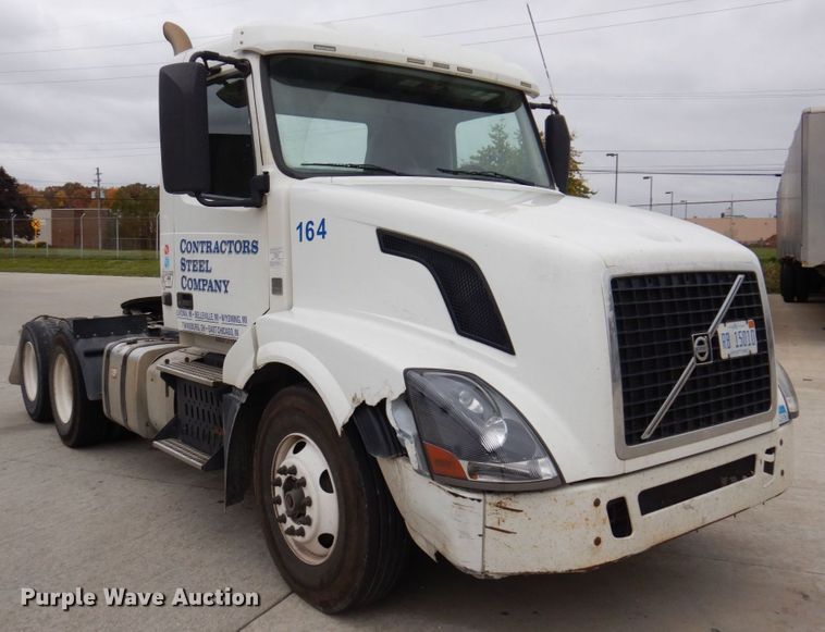 image for item JL9885 2015 Volvo VN  semi truck