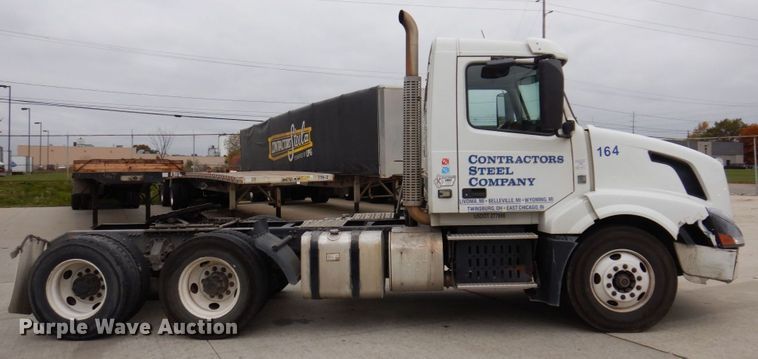 image for item JL9885 2015 Volvo VN  semi truck