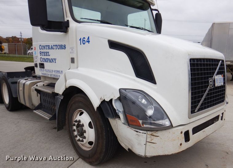 image for item JL9885 2015 Volvo VN  semi truck