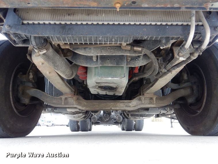 image for item JL9885 2015 Volvo VN  semi truck