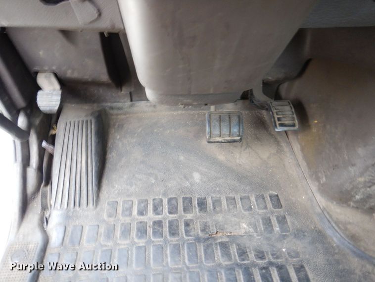 image for item JL9885 2015 Volvo VN  semi truck