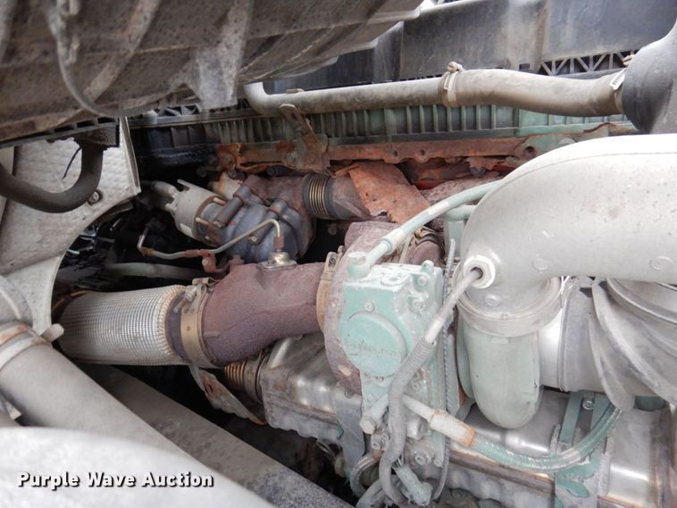 image for item JL9885 2015 Volvo VN  semi truck