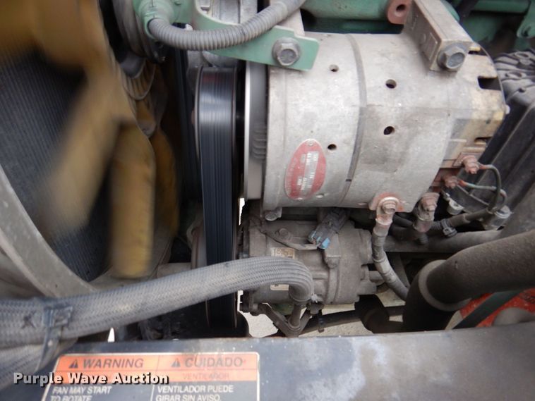 image for item JL9885 2015 Volvo VN  semi truck