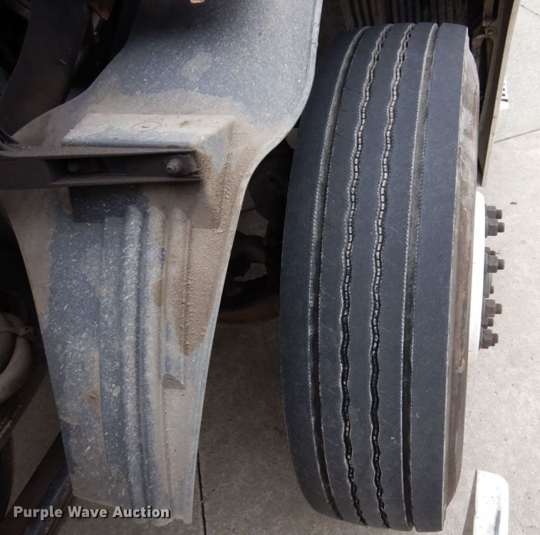 image for item JL9885 2015 Volvo VN  semi truck