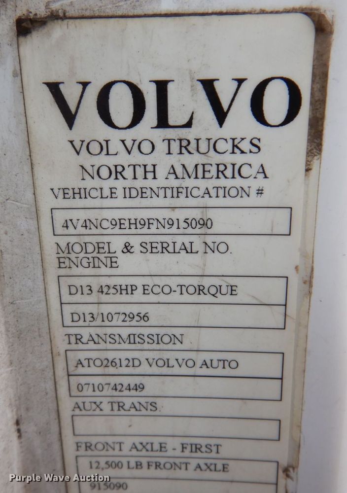 image for item JL9885 2015 Volvo VN  semi truck