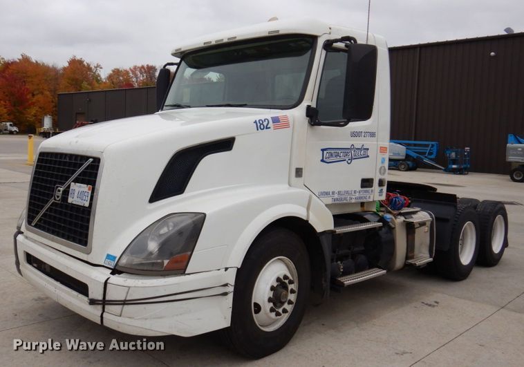 image for item JL9886 2017 Volvo VN  semi truck