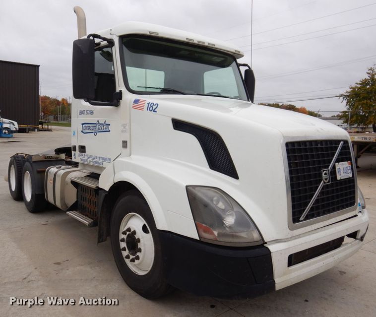 image for item JL9886 2017 Volvo VN  semi truck