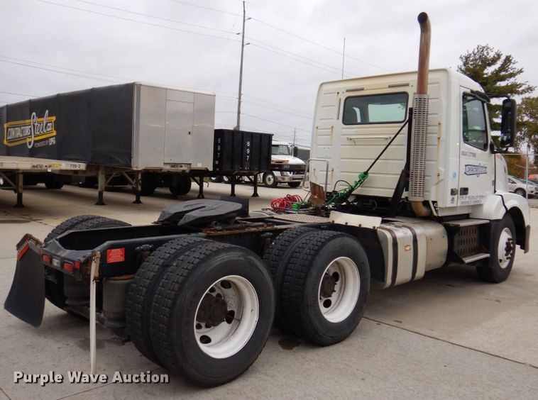 image for item JL9886 2017 Volvo VN  semi truck