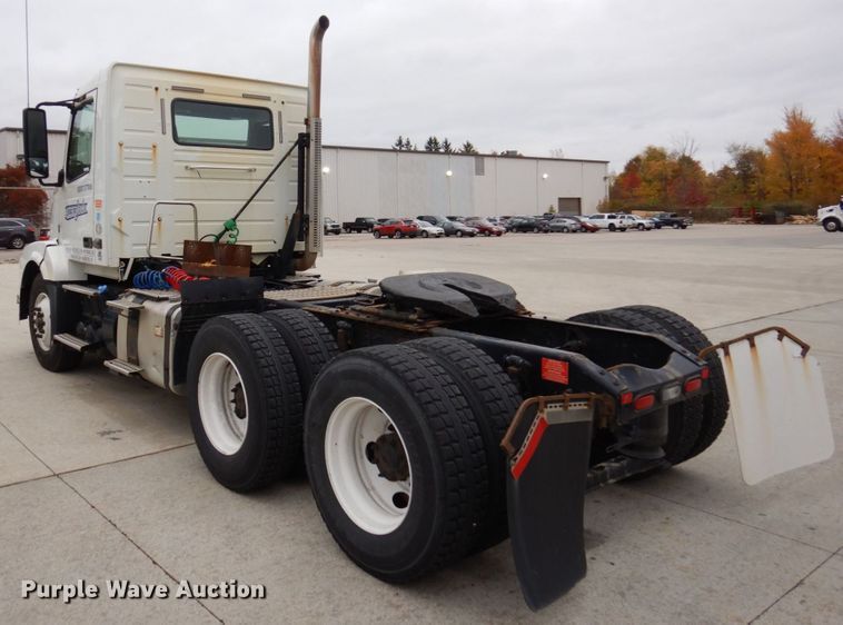 image for item JL9886 2017 Volvo VN  semi truck