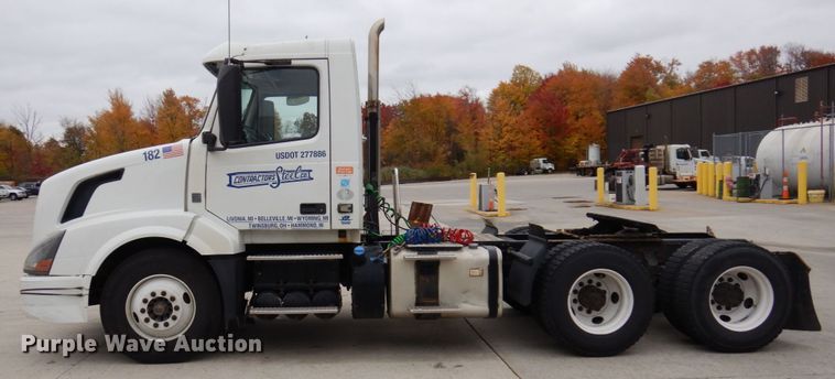 image for item JL9886 2017 Volvo VN  semi truck