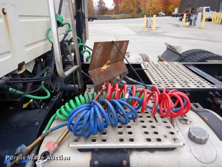 image for item JL9886 2017 Volvo VN  semi truck