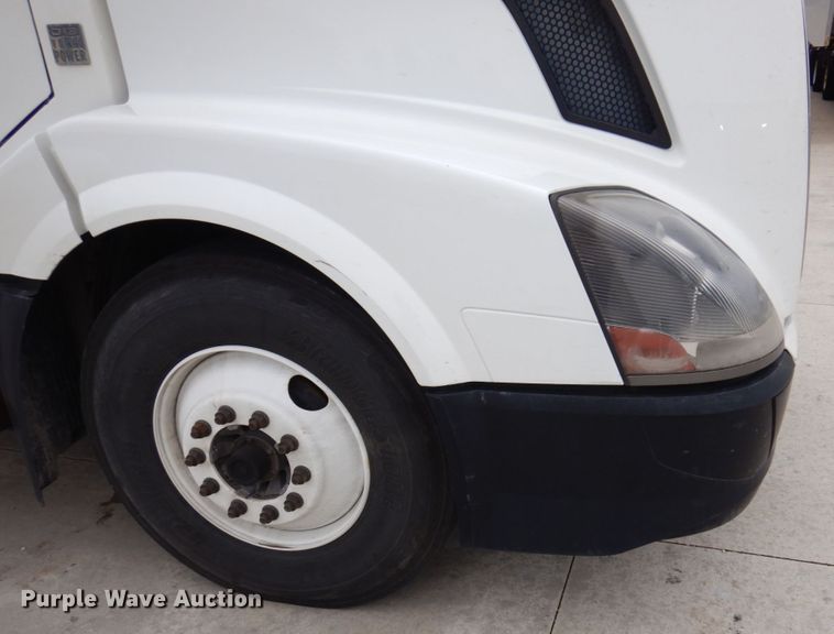 image for item JL9886 2017 Volvo VN  semi truck