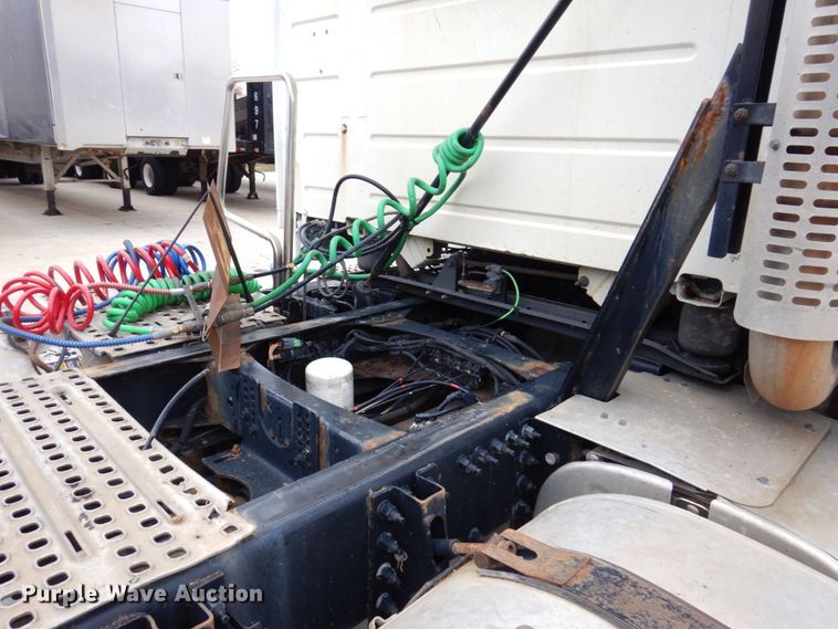 image for item JL9886 2017 Volvo VN  semi truck