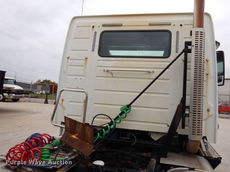 image for item JL9886 2017 Volvo VN  semi truck