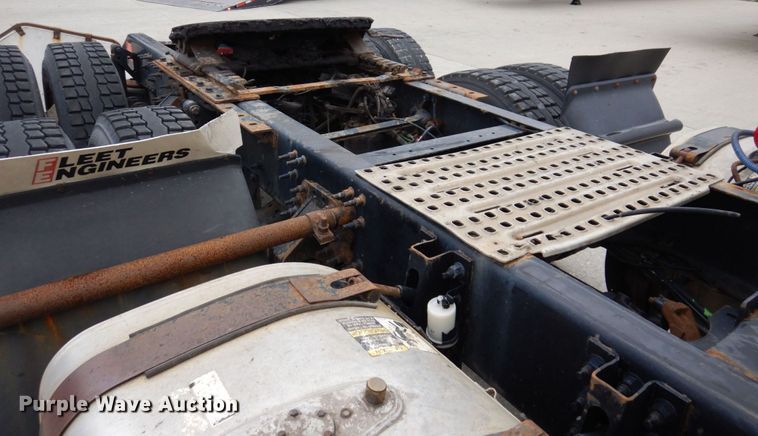 image for item JL9886 2017 Volvo VN  semi truck