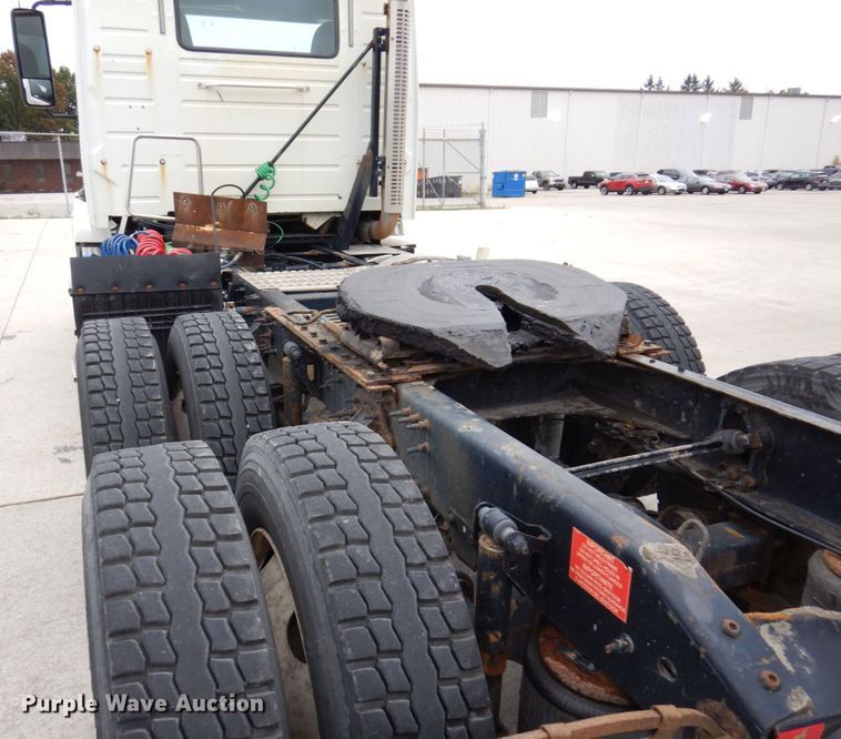 image for item JL9886 2017 Volvo VN  semi truck