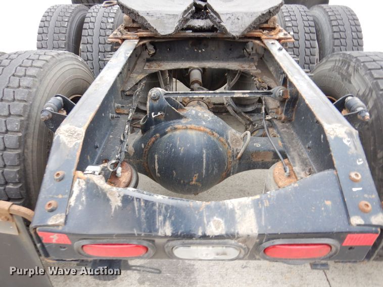 image for item JL9886 2017 Volvo VN  semi truck