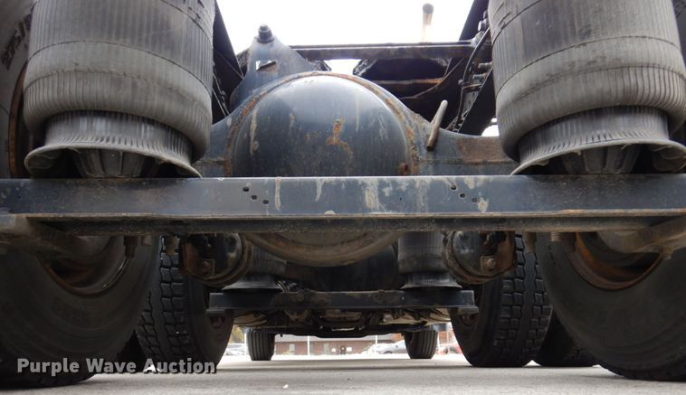 image for item JL9886 2017 Volvo VN  semi truck