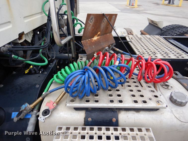 image for item JL9886 2017 Volvo VN  semi truck