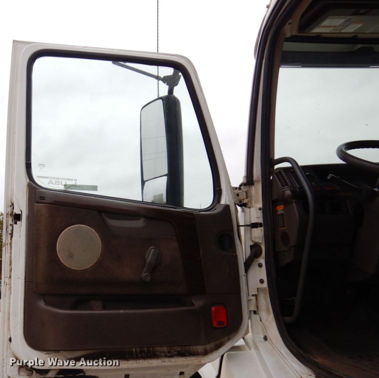 image for item JL9886 2017 Volvo VN  semi truck