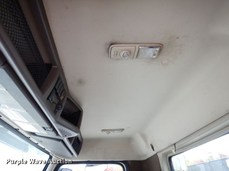 image for item JL9886 2017 Volvo VN  semi truck