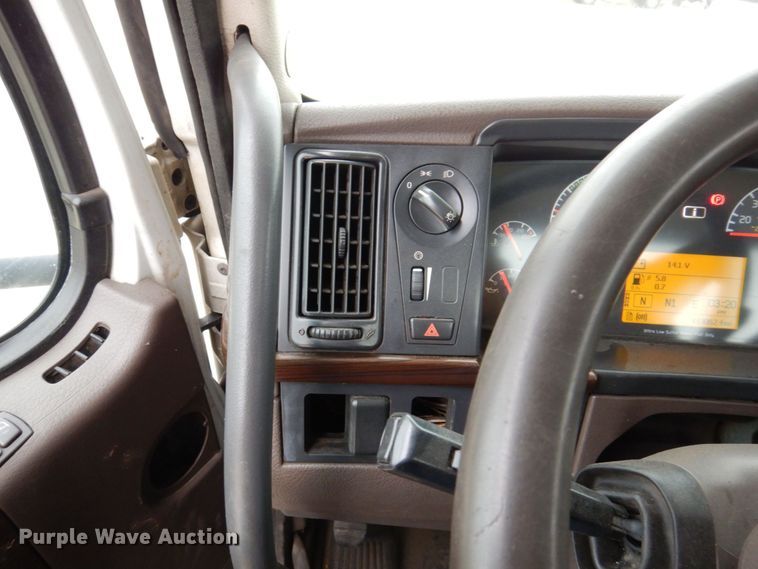 image for item JL9886 2017 Volvo VN  semi truck