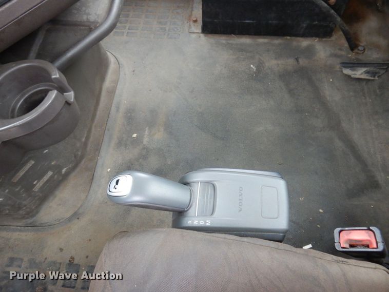 image for item JL9886 2017 Volvo VN  semi truck