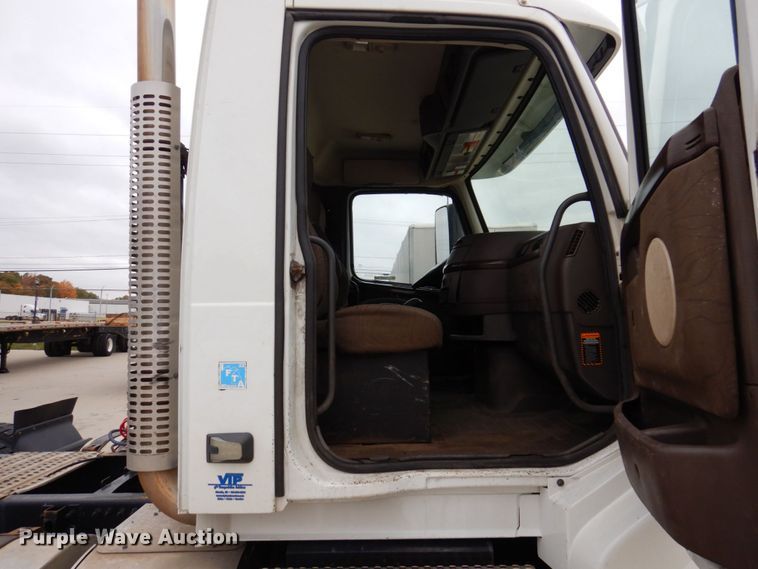 image for item JL9886 2017 Volvo VN  semi truck