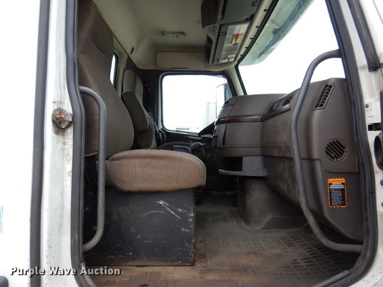 image for item JL9886 2017 Volvo VN  semi truck